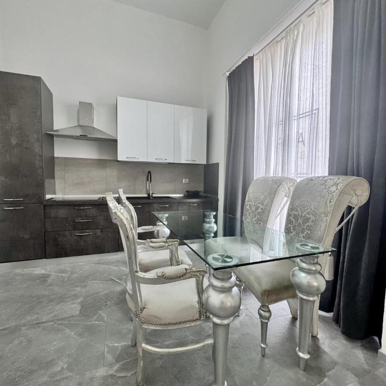 Two-room apartment equipped with a kitchen and bathroom - Two-Bedroom Apartment - 9