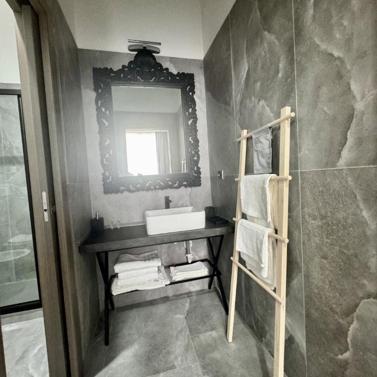 Two-room apartment equipped with a kitchen and bathroom - Two-Bedroom Apartment - 10