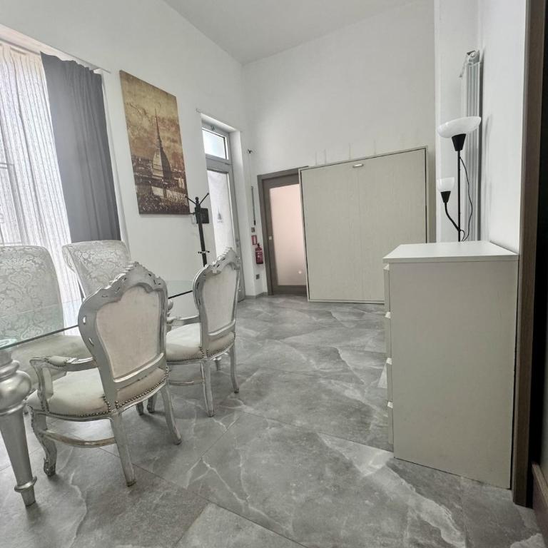 Two-room apartment equipped with a kitchen and bathroom - Two-Bedroom Apartment - 11