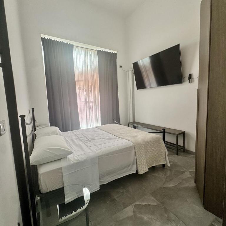 Two-room apartment equipped with a kitchen and bathroom - Two-Bedroom Apartment - 14