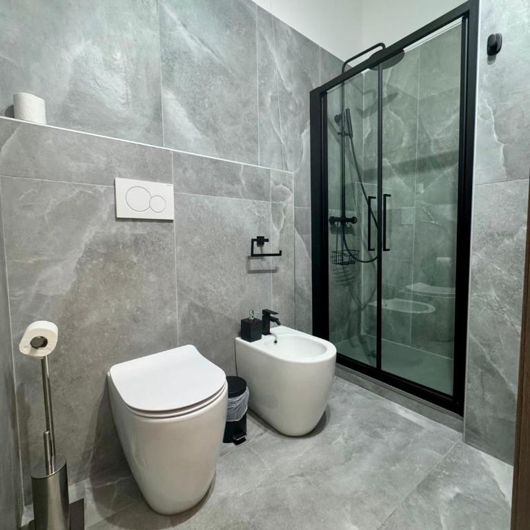 Two-room apartment equipped with a kitchen and bathroom - Two-Bedroom Apartment - 4
