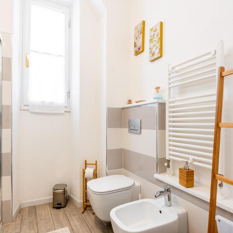 Iola Rooms Cagliari - Camera King - 9