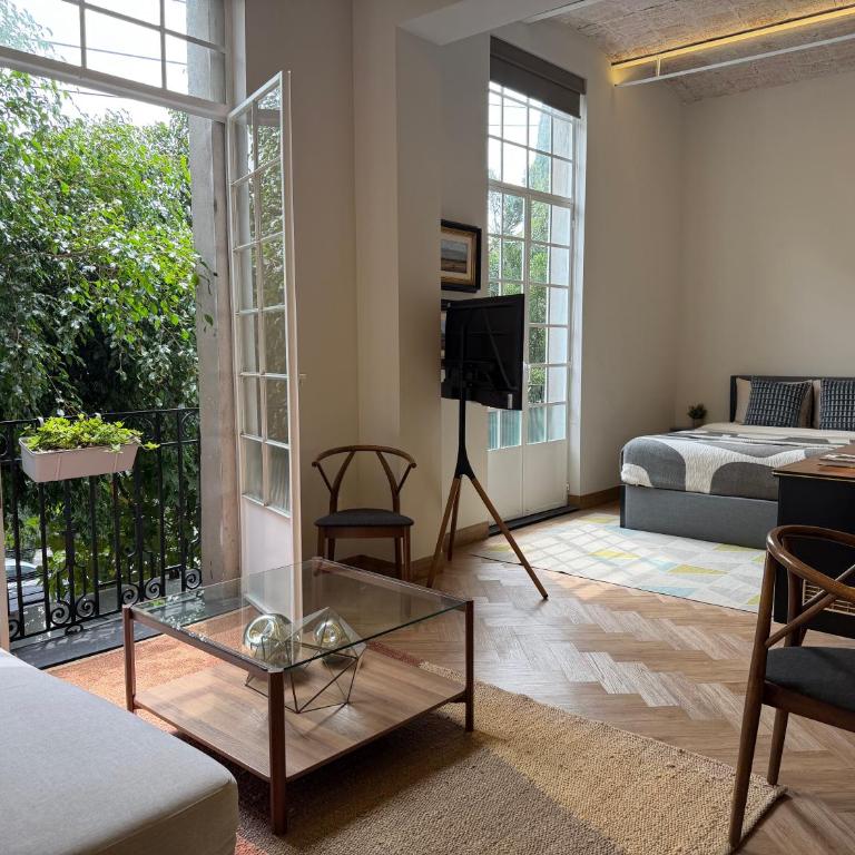 Light-Filled Loft- Fast WiFi, Pool, Gym & Security - Apartment - 1