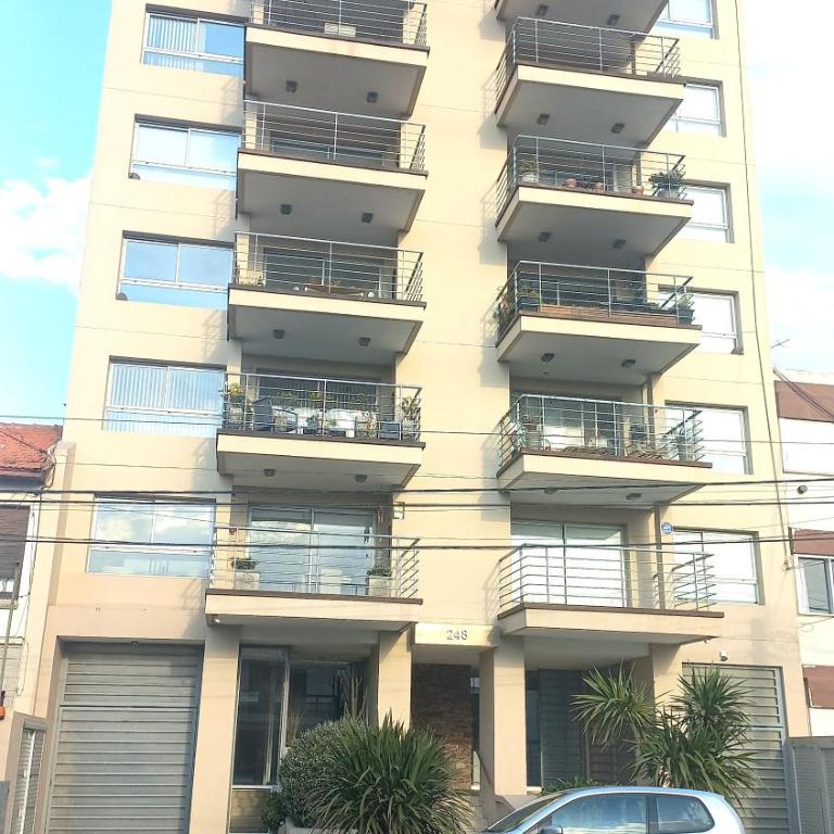 Apartamento zona La Perla a metros de la playa con balcon terraza y parrilla - Apartamento de 2 dormitorios - 1
