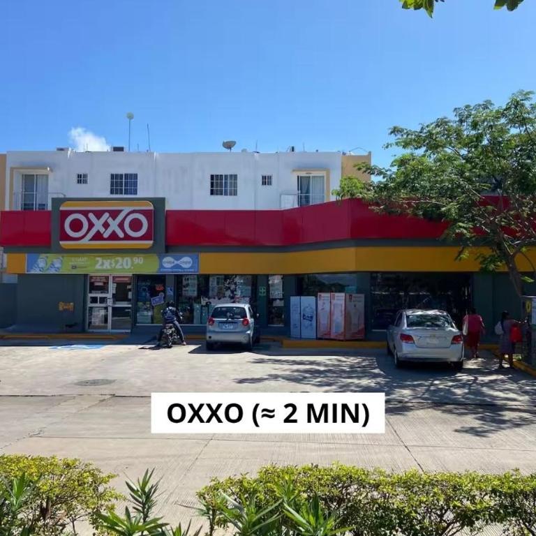 Casa 2 Niveles con 3 Albercas a 10 min de 5ta avenida y Playa - Casa de 3 dormitorios - 6