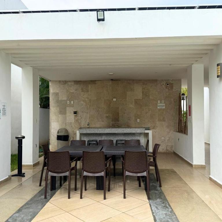 Casa 2 Niveles con 3 Albercas a 10 min de 5ta avenida y Playa - Casa de 3 dormitorios - 12