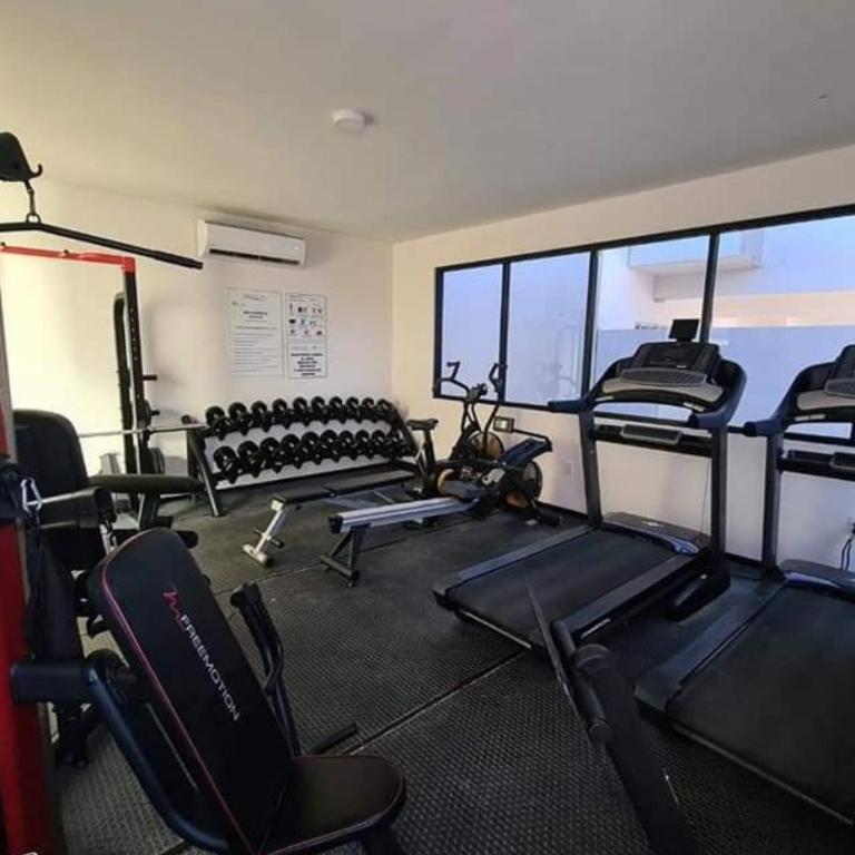 Casa 2 Niveles con 3 Albercas a 10 min de 5ta avenida y Playa - Casa de 3 dormitorios - 23
