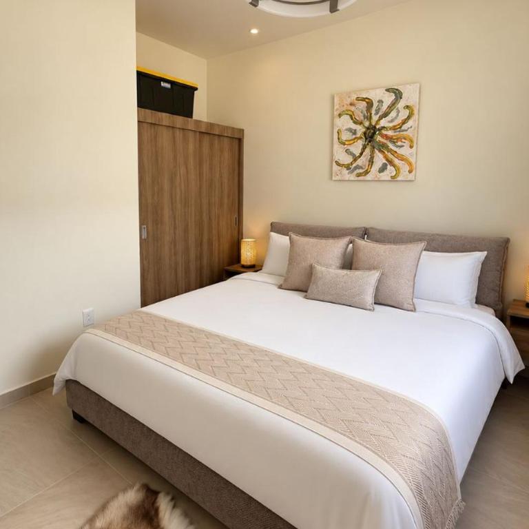 Casa 2 Niveles con 3 Albercas a 10 min de 5ta avenida y Playa - Casa de 3 dormitorios - 26