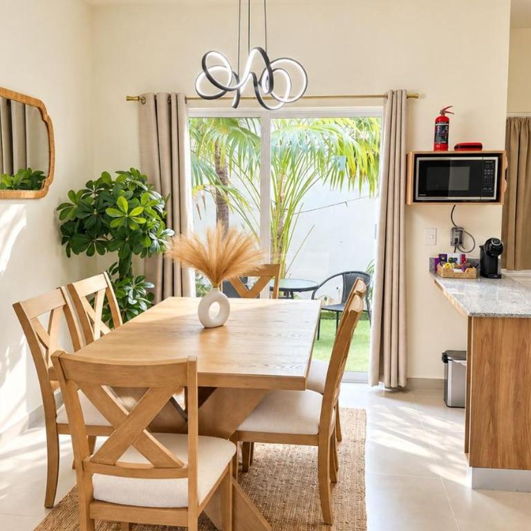 Casa 2 Niveles con 3 Albercas a 10 min de 5ta avenida y Playa - Casa de 3 dormitorios - 36