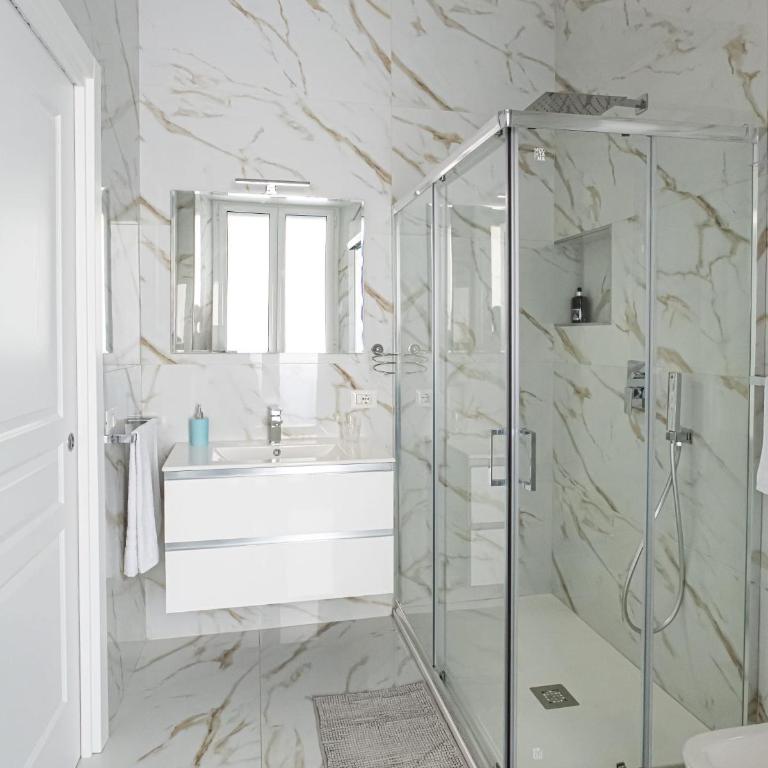 Bellissima Napoli - Appartamento con 2 Camere da Letto - 40