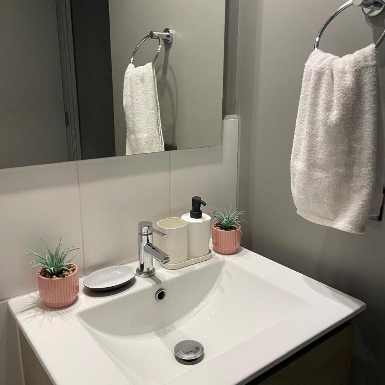 Modern King Studio- ConfortUrbano a paso del Santander Arena - Apartamento de 1 dormitorio - 9