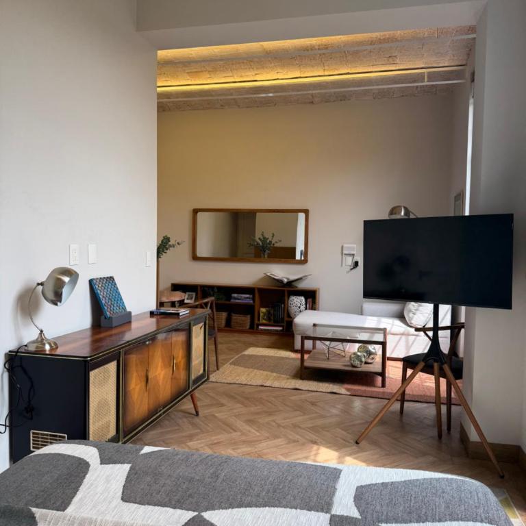 Light-Filled Loft- Fast WiFi, Pool, Gym & Security - Apartment - 8