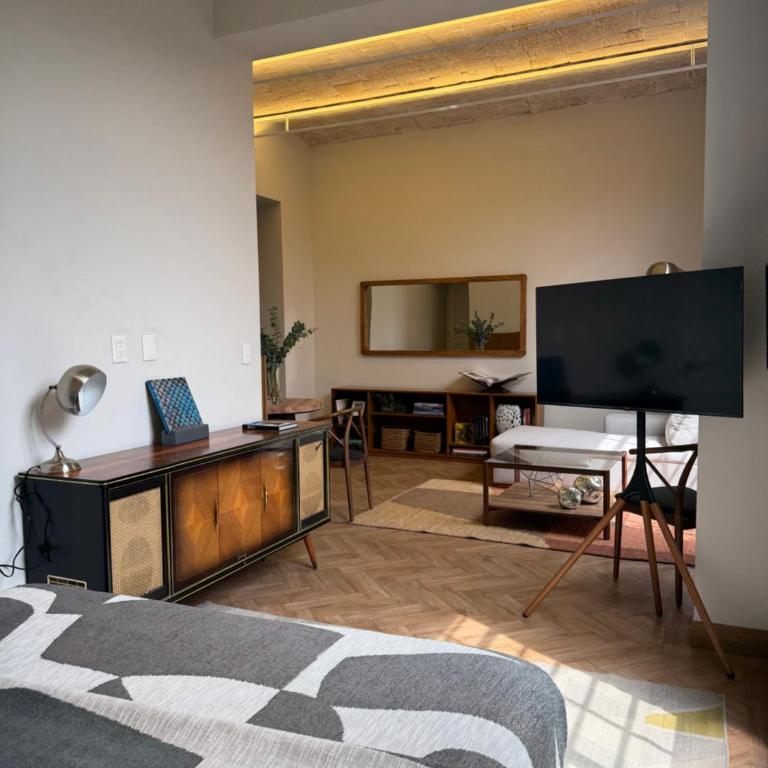 Light-Filled Loft- Fast WiFi, Pool, Gym & Security - Apartment - 6