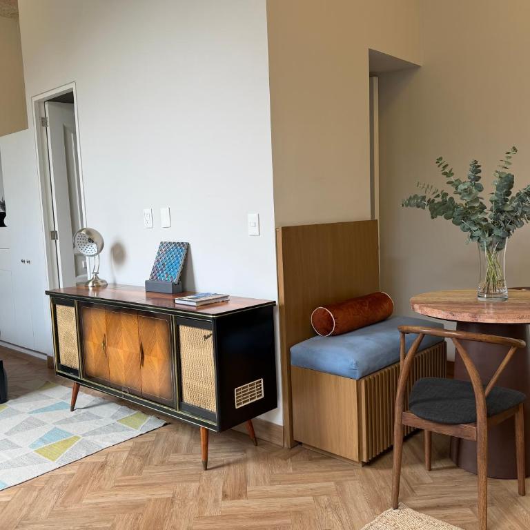 Light-Filled Loft- Fast WiFi, Pool, Gym & Security - Apartment - 12