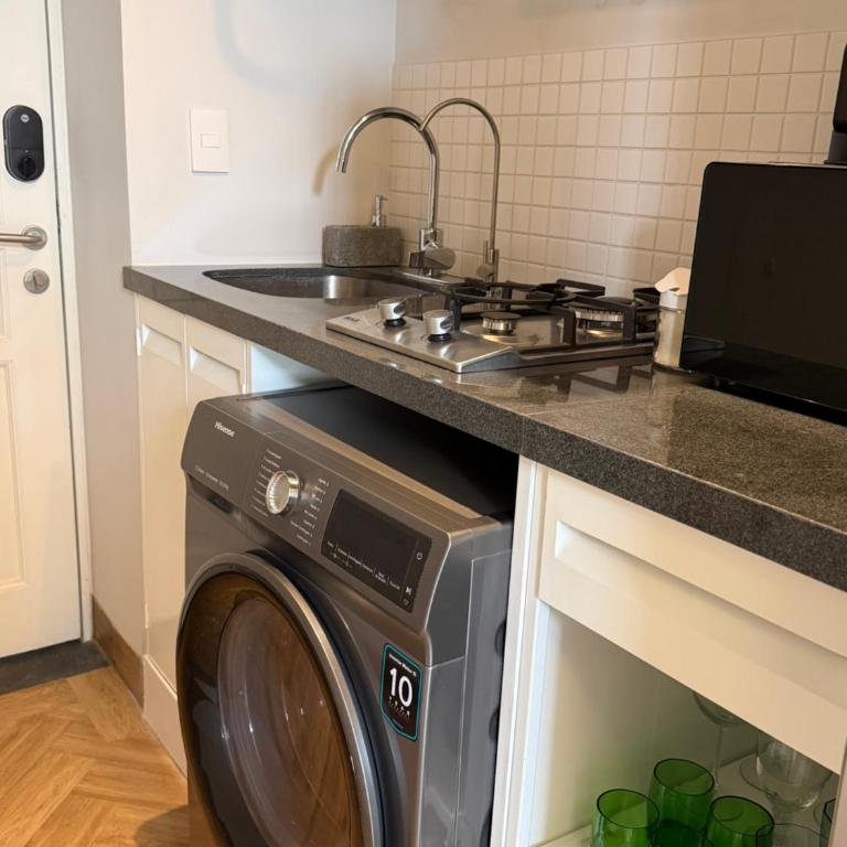 Light-Filled Loft- Fast WiFi, Pool, Gym & Security - Apartment - 17