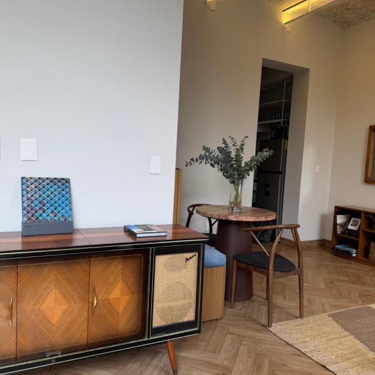 Light-Filled Loft- Fast WiFi, Pool, Gym & Security - Apartment - 7