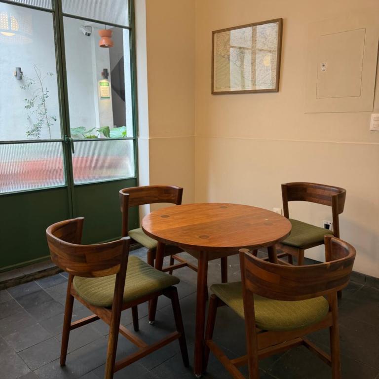Light-Filled Loft- Fast WiFi, Pool, Gym & Security - Apartment - 24