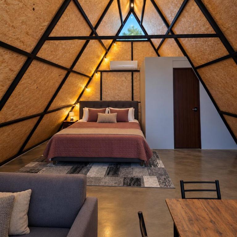 Romantic Luxury Cabin with Private Jacuzzi and AC - One-Bedroom House - 8