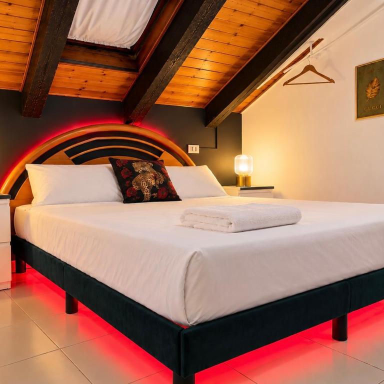 Hosting Dreams Attics - Duomo - Appartamento Attico - 1