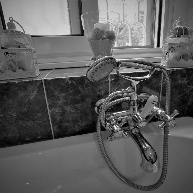 Tucci's Roma Guest House - Camera Matrimoniale con Vista Giardino - 13