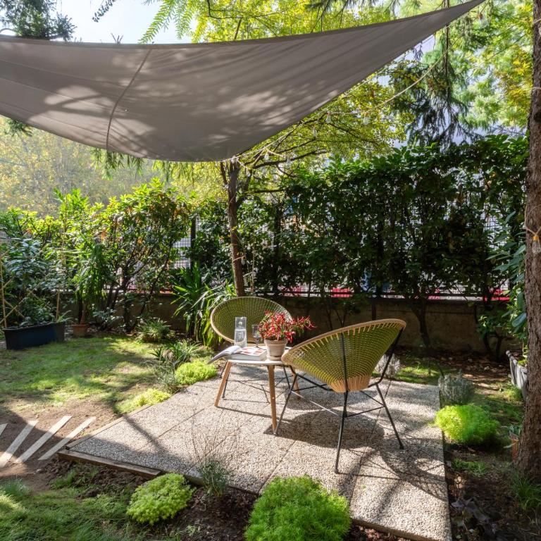 Private Garden & Metro 2 min - Wooden Wave Flat - Two-Bedroom Apartment - 48