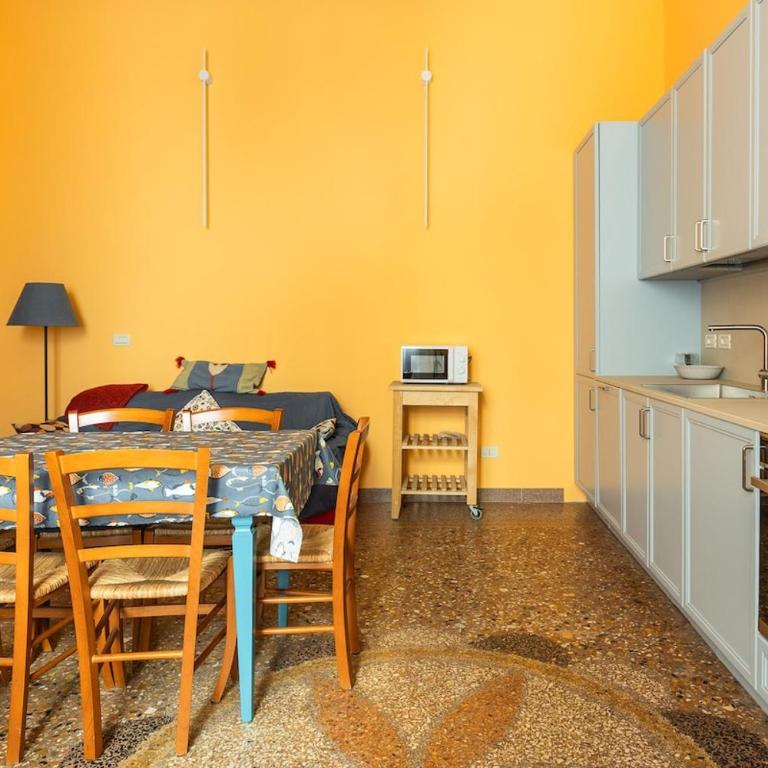 Broccaindosso 61 City Center - Appartamento con 2 Camere da Letto - 22