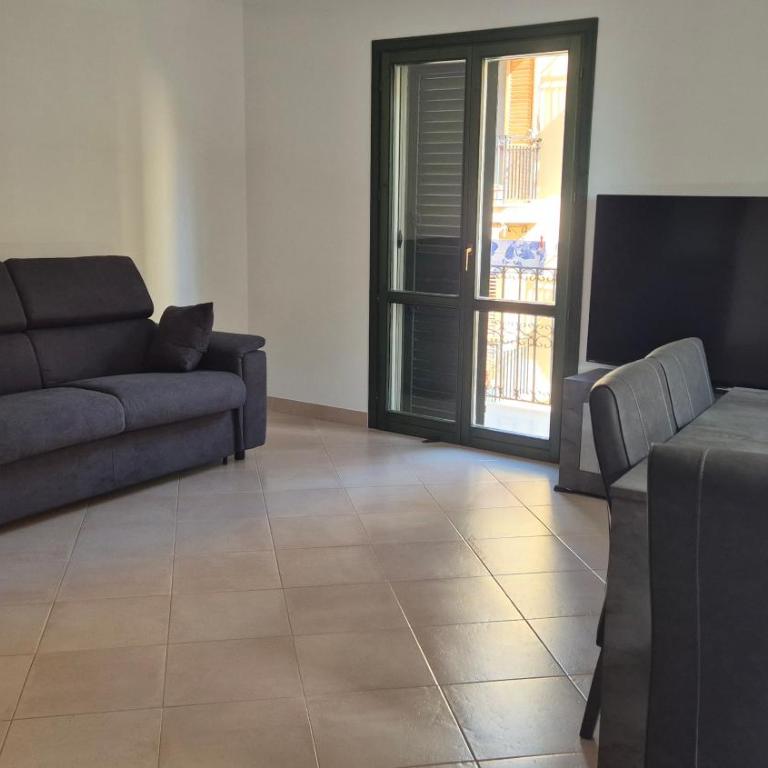Casa Mia - Appartamento con 2 Camere da Letto e Balcone - 64
