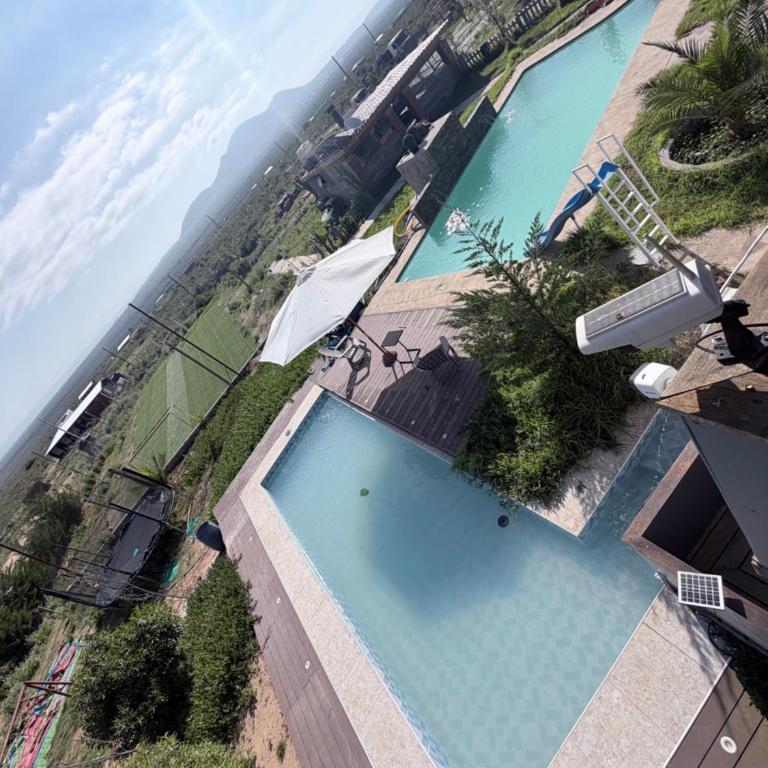 Parcela con piscina privada - Chalet - 10