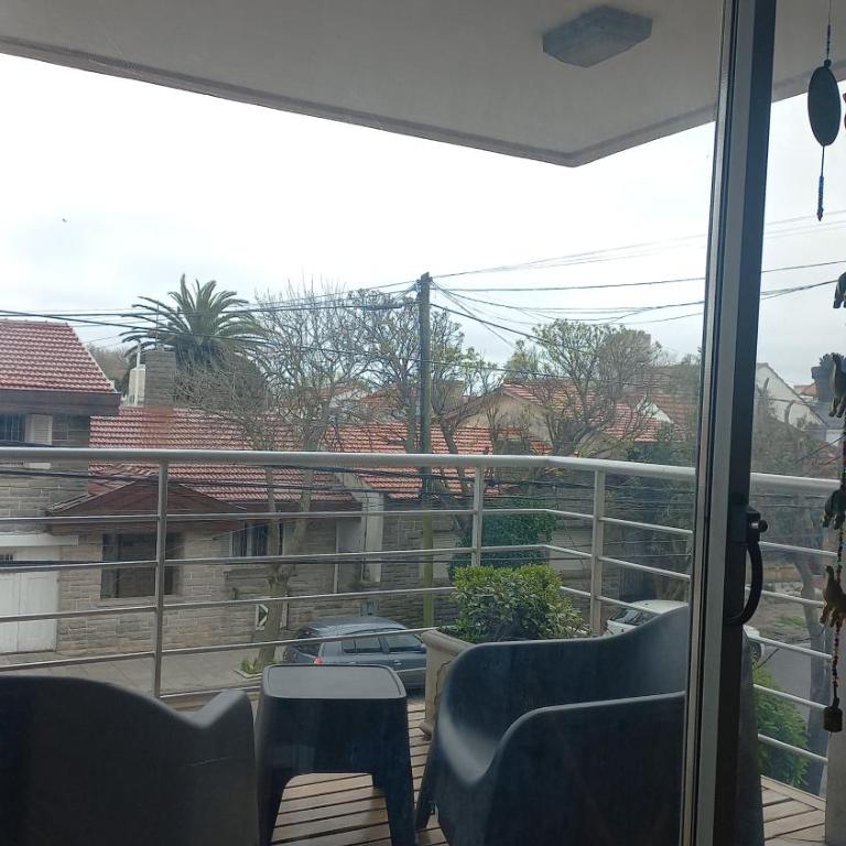 Apartamento zona La Perla a metros de la playa con balcon terraza y parrilla - Apartamento de 2 dormitorios - 3