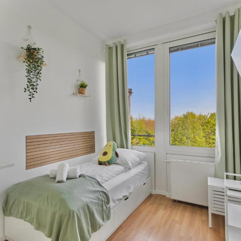 3 Bedroom Apartment-5 Beds Workspace and Smart TV in Every Bedroom near Messe München Fast WiFi Ideal for Business Travellers - Apartment mit 3 Schlafzimmern - 9
