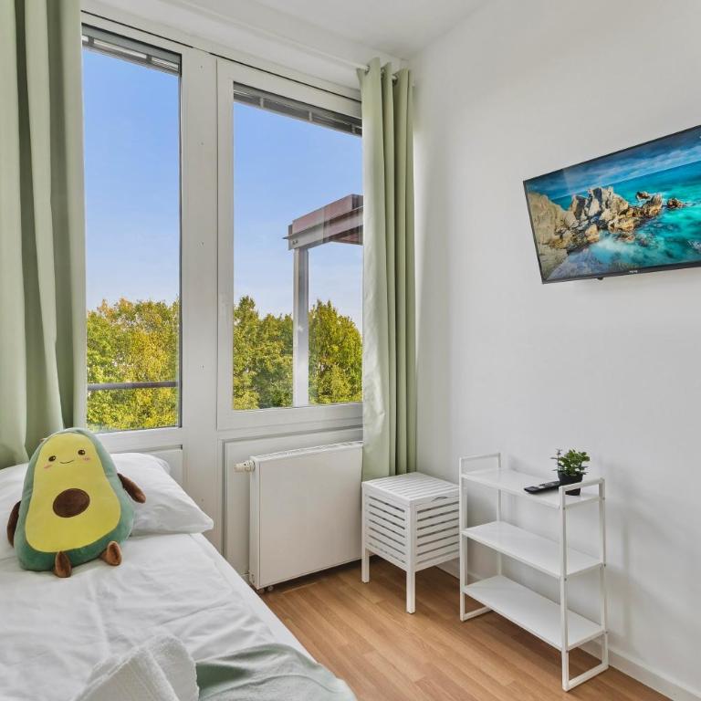 3 Bedroom Apartment-5 Beds Workspace and Smart TV in Every Bedroom near Messe München Fast WiFi Ideal for Business Travellers - Apartment mit 3 Schlafzimmern - 2