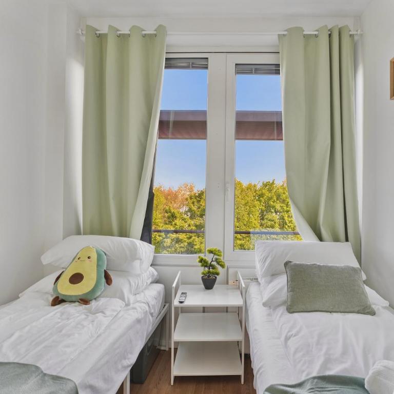3 Bedroom Apartment-5 Beds Workspace and Smart TV in Every Bedroom near Messe München Fast WiFi Ideal for Business Travellers - Apartment mit 3 Schlafzimmern - 8