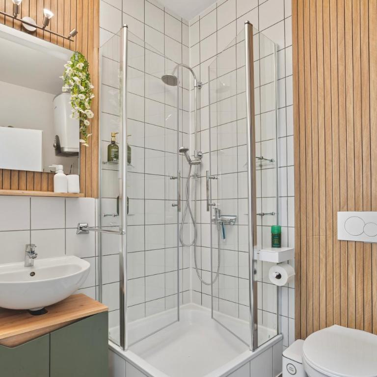 3 Bedroom Apartment-5 Beds Workspace and Smart TV in Every Bedroom near Messe München Fast WiFi Ideal for Business Travellers - Apartment mit 3 Schlafzimmern - 5