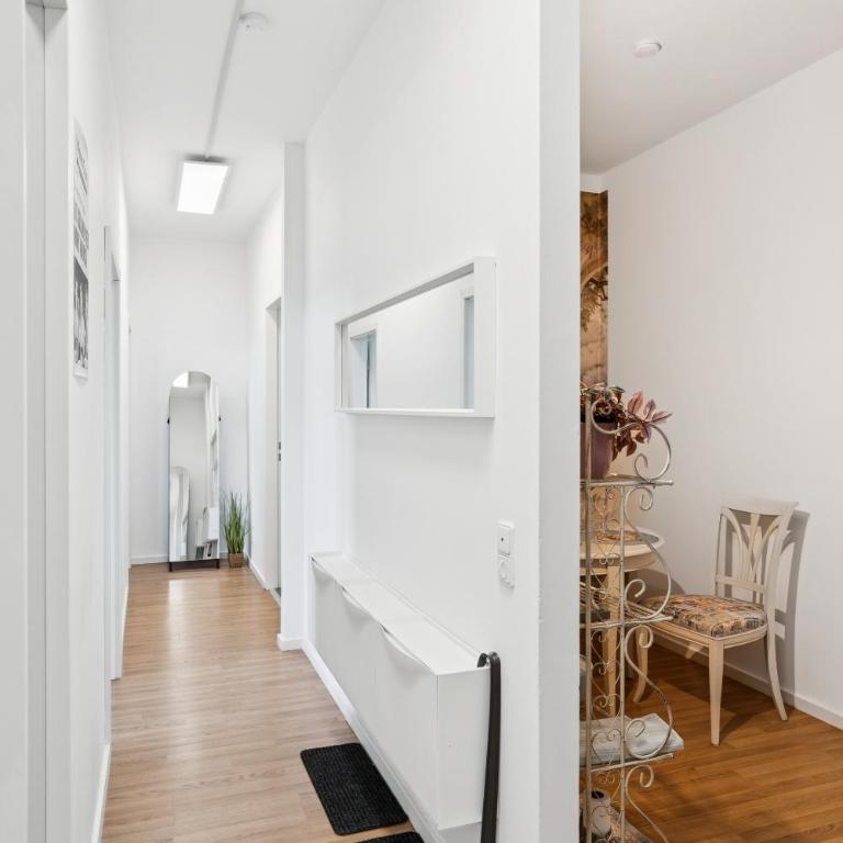 3 Bedroom Apartment-5 Beds Workspace and Smart TV in Every Bedroom near Messe München Fast WiFi Ideal for Business Travellers - Apartment mit 3 Schlafzimmern - 11