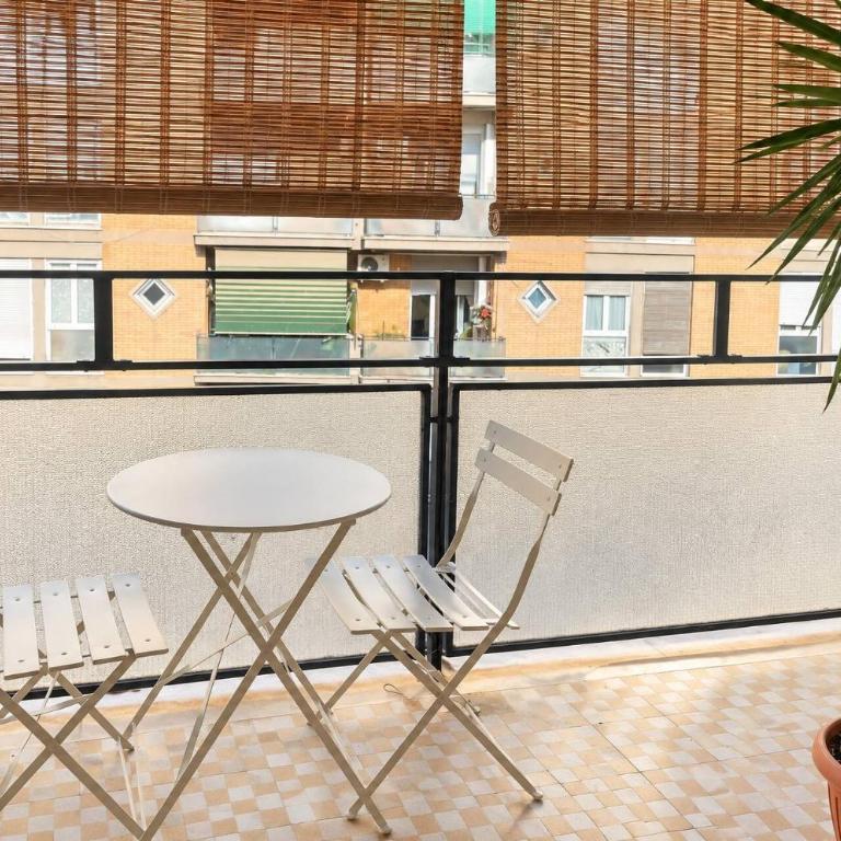 Bright 2BR, 2 Baths & Balcony near Piramide Metro - Appartamento - 5