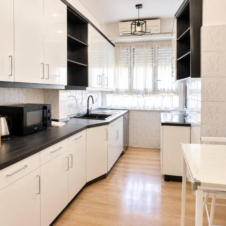 Bright 2BR, 2 Baths & Balcony near Piramide Metro - Appartamento - 14