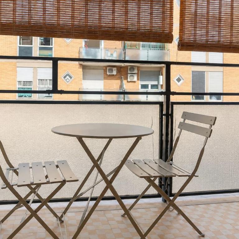 Bright 2BR, 2 Baths & Balcony near Piramide Metro - Appartamento - 18