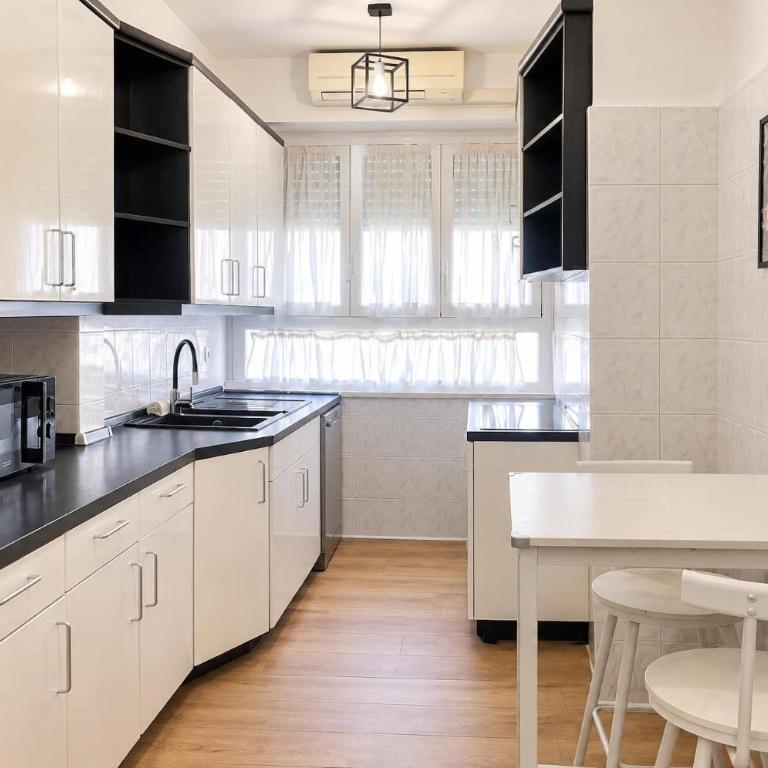 Bright 2BR, 2 Baths & Balcony near Piramide Metro - Appartamento - 27