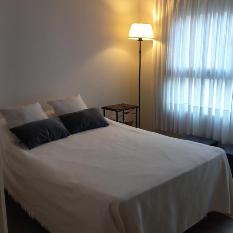 Apartamento zona La Perla a metros de la playa con balcon terraza y parrilla - Apartamento de 2 dormitorios - 10