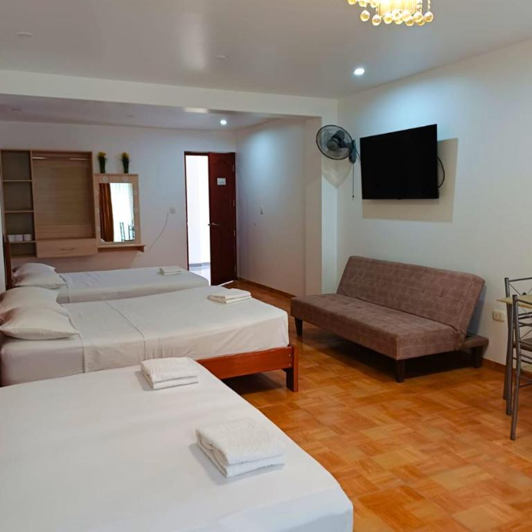 Hotel Olimpo - Family Room with Balcony - 5
