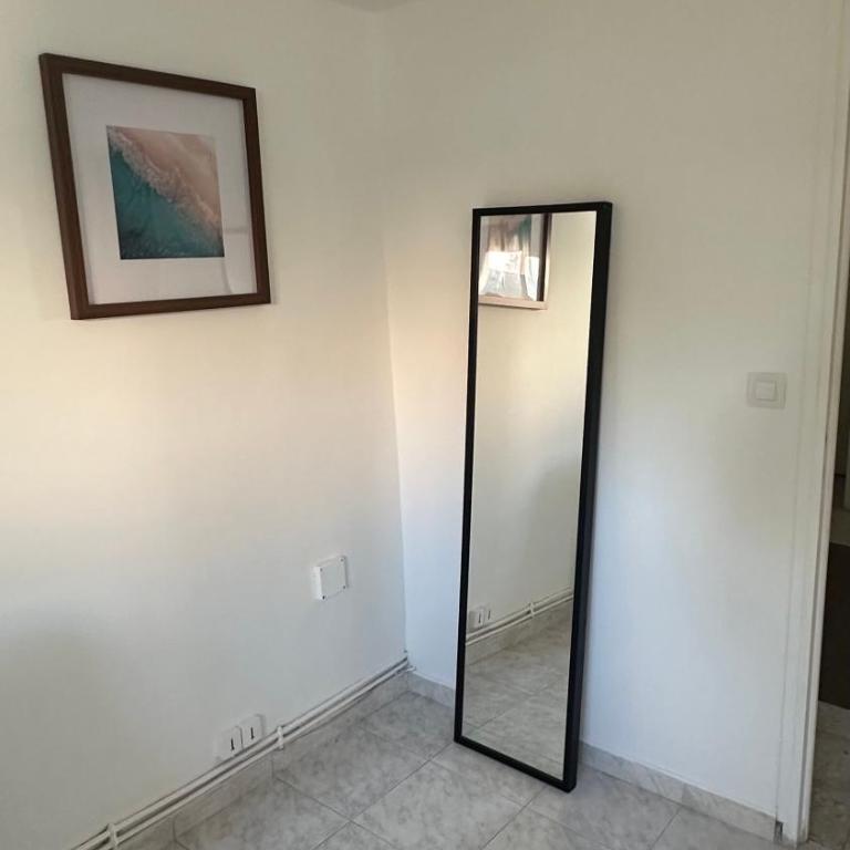 Suite propre calme 2 pièces Marseille 12eme résidentiel - Chambre Quadruple avec Salle de Bains Privative - 8