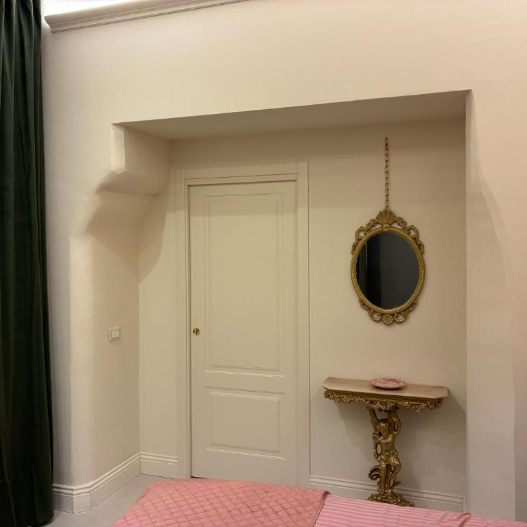 The Love Nest - One-Bedroom Apartment - 17