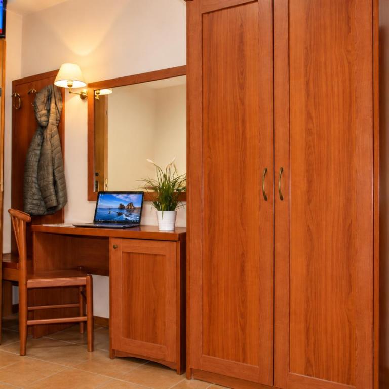 Jole Beach Hotel - Camera Matrimoniale con Bagno Privato - 3