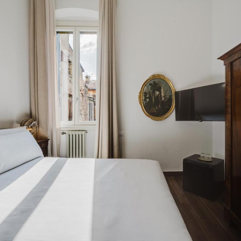 Residenza Scaligera - Double Room with Private Bathroom - 3