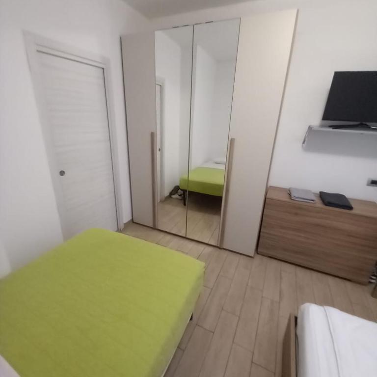 3 rooms station Central free parking - Three-Bedroom Premium Apartment with Balcony - 15