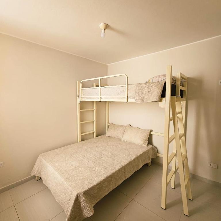 Spacious 2-story house with patio - Apartamento - 23