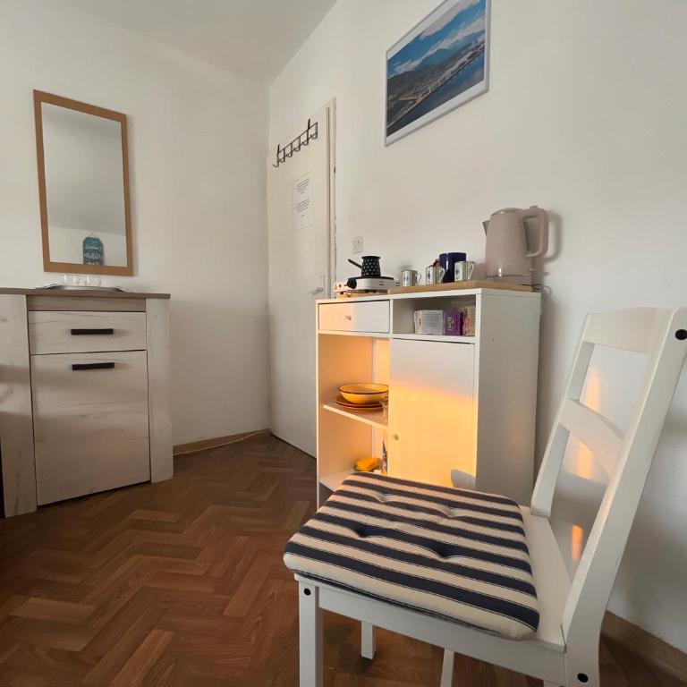 Private rooms - Tivat - Studio Apartman sa Pogledom na More - 9