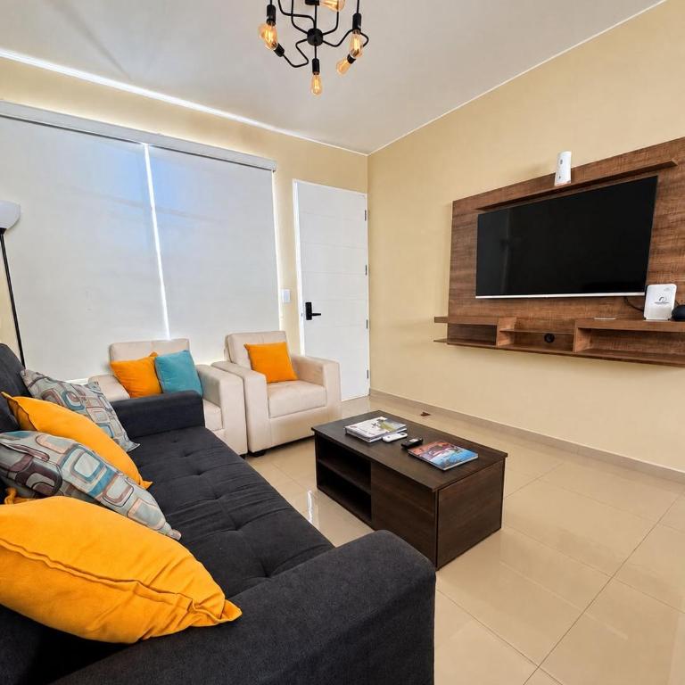 Casa Bouganville Ica - Three-Bedroom House - 1