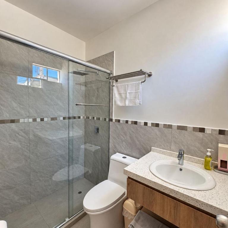 Casa Bouganville Ica - Three-Bedroom House - 10