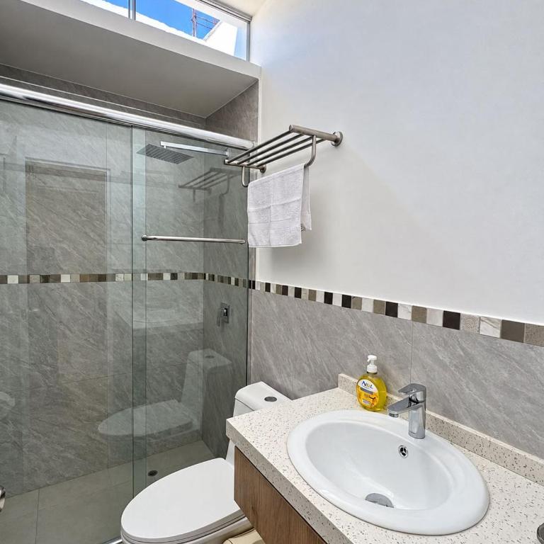 Casa Bouganville Ica - Three-Bedroom House - 12